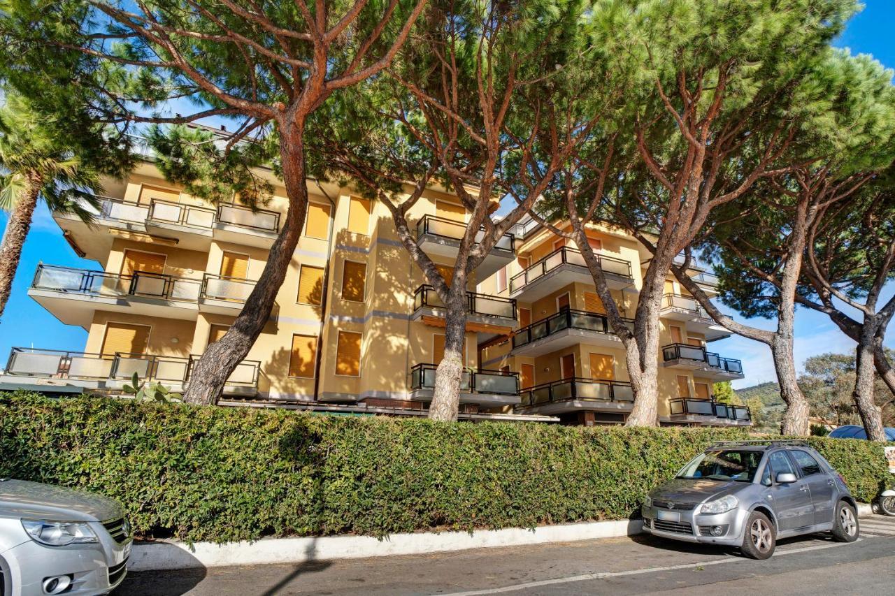 Casa Laura Elena Apartment San Bartolomeo Al Mare Bagian luar foto