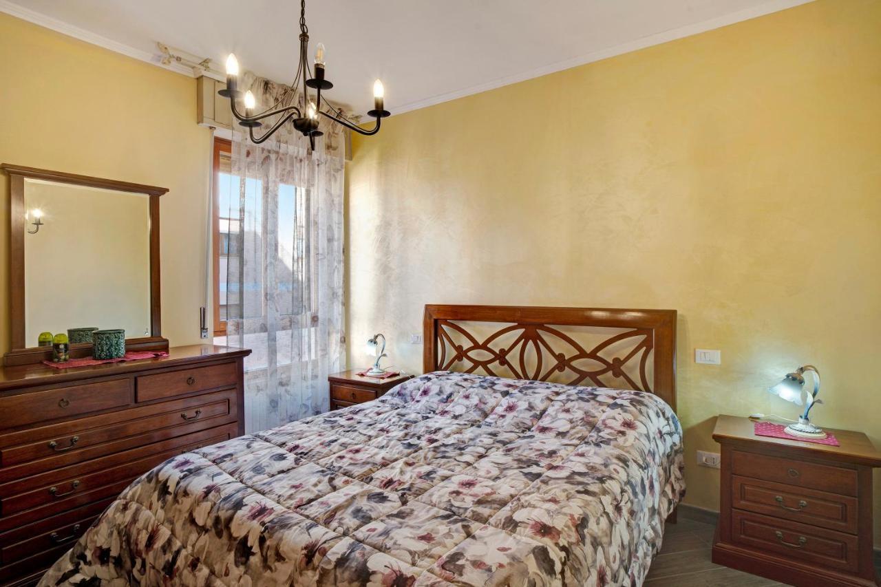 Casa Laura Elena Apartment San Bartolomeo Al Mare Bagian luar foto